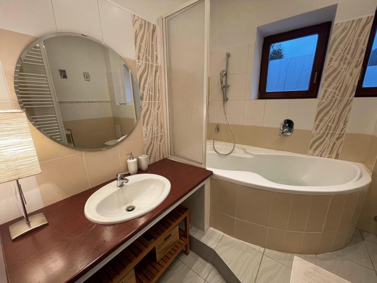 Na Pekarne Apartment Zelezna Ruda Ngoại thất bức ảnh